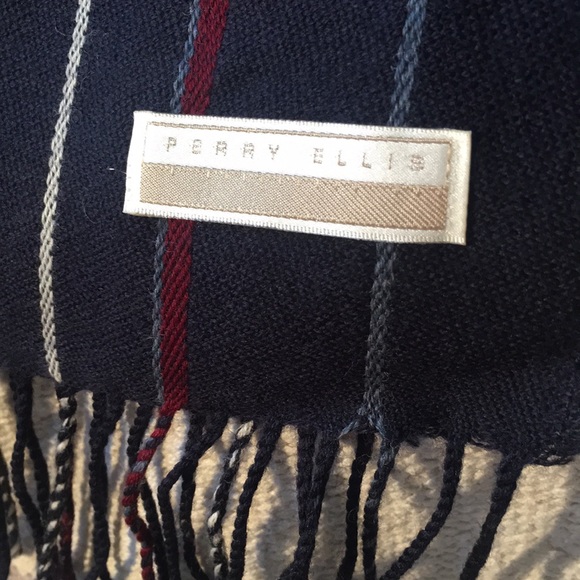 Perry Ellis Scarf Navy Blue w/ Rectangular Pattern - Picture 2 of 2